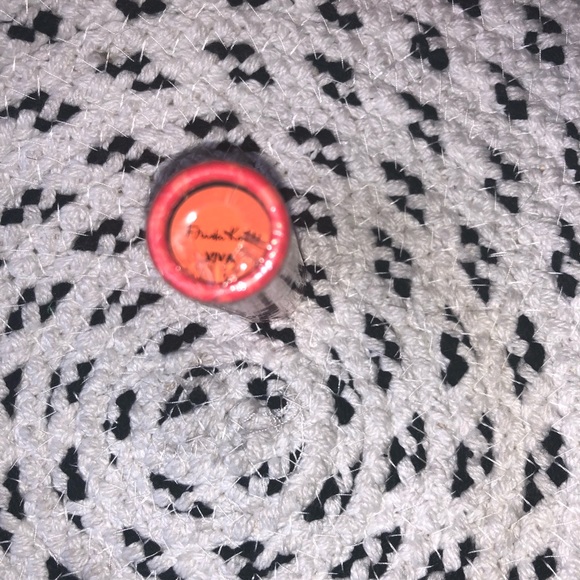 Frida Kahlo Lipstick - Picture 2 of 2